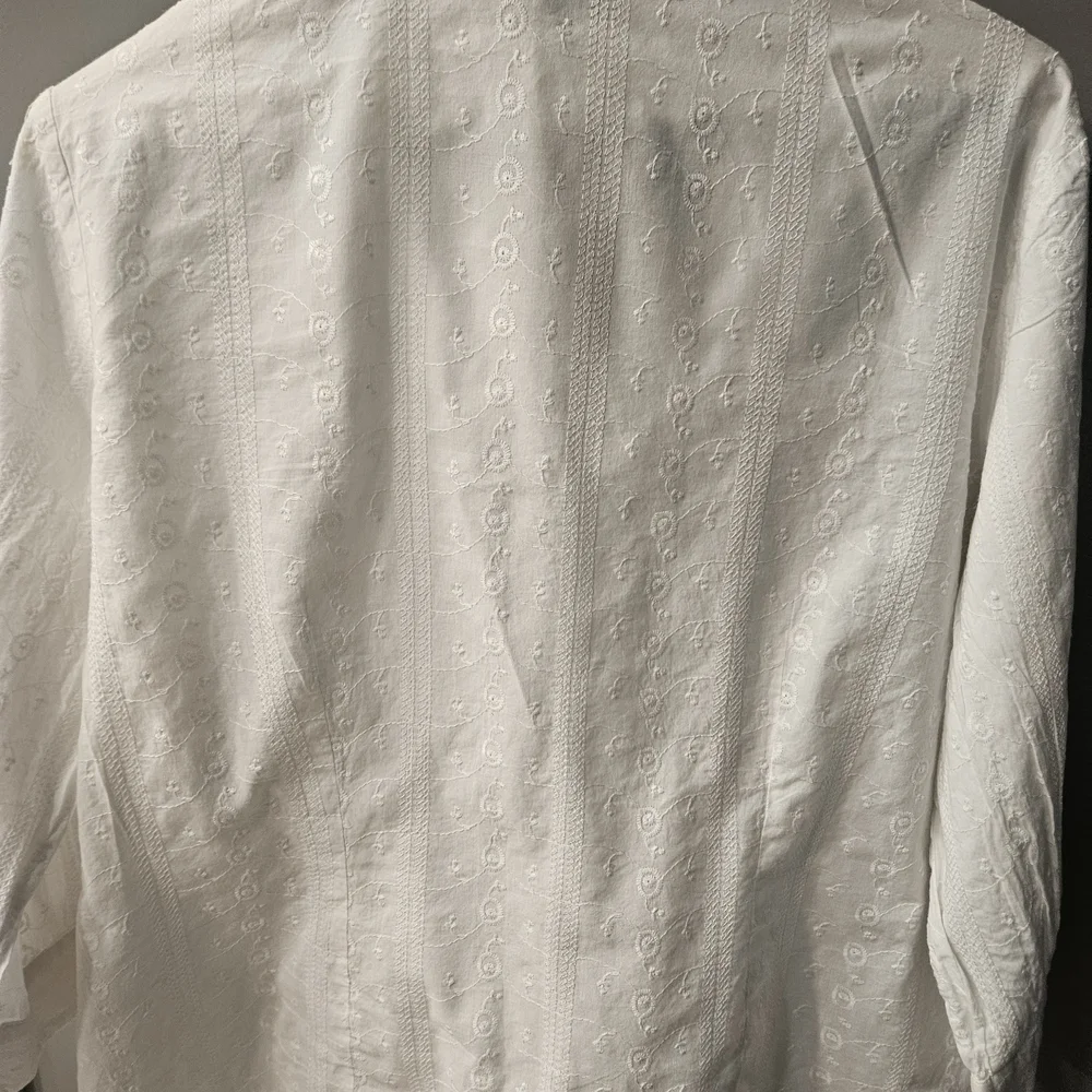 Chic White Ruffled Button Down Shirt - Picture 5 of 6